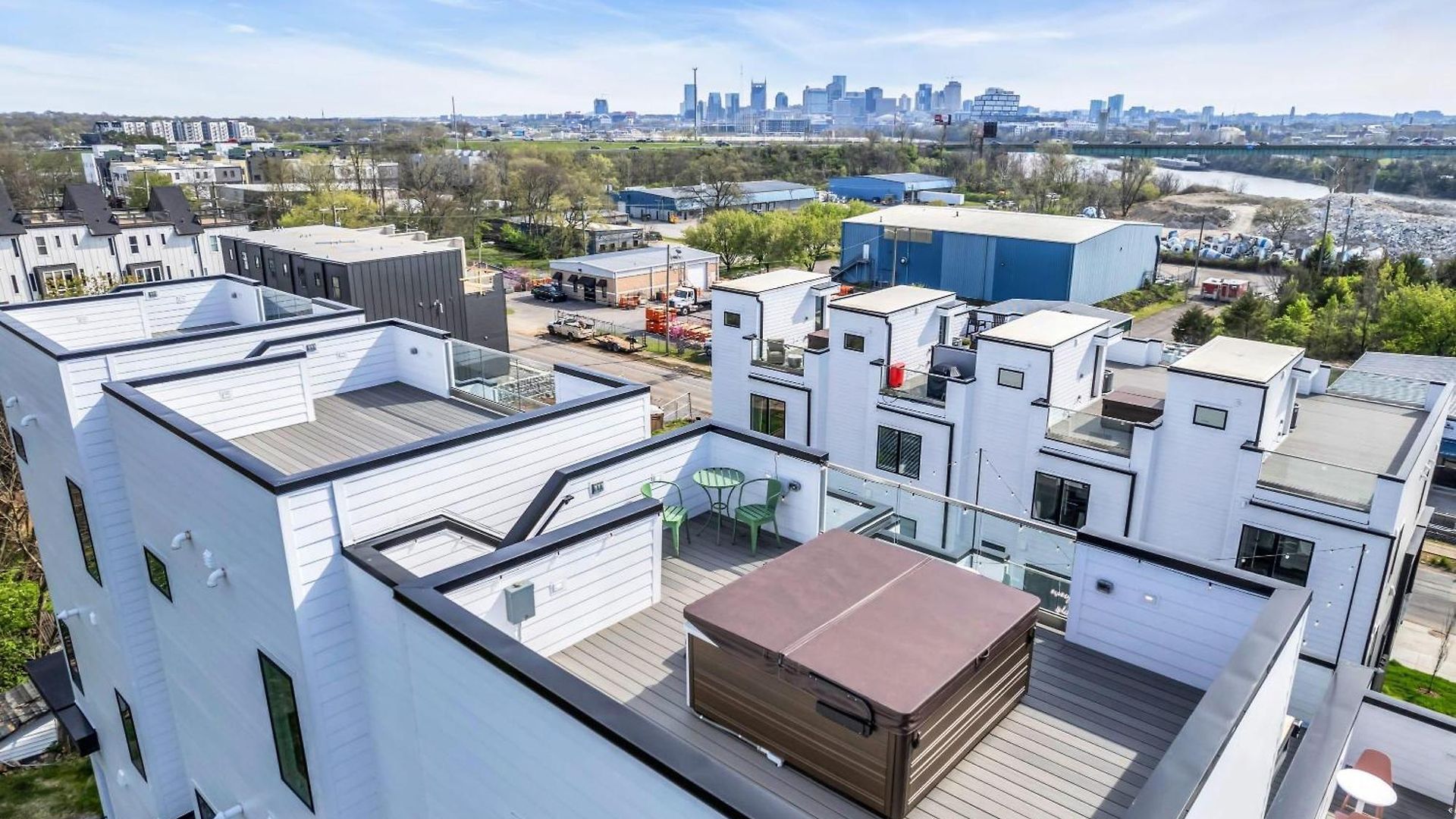 Holiday home New Nash Eras - 15 Beds - Hot Tub On Rooftop Deck *