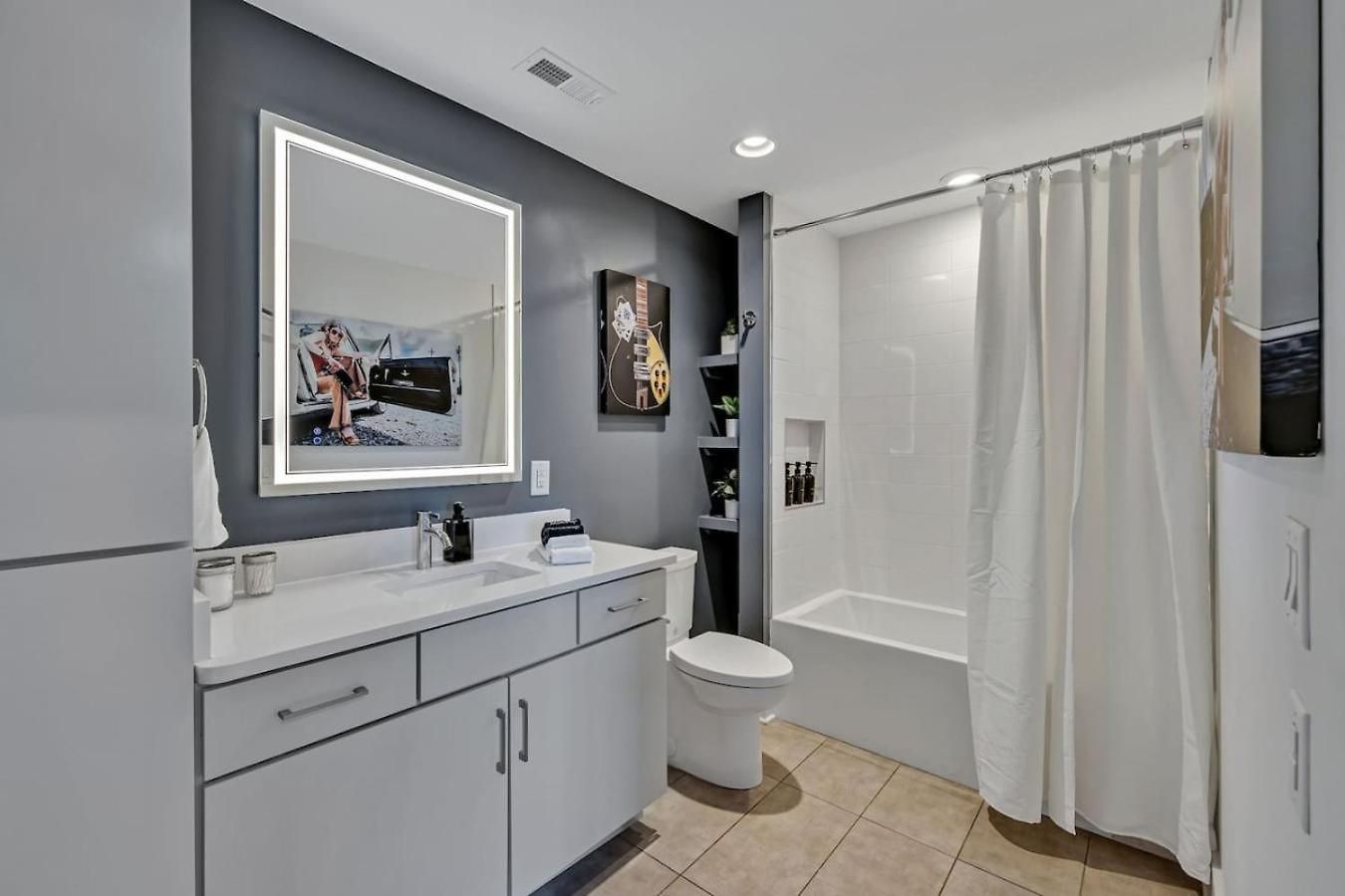 The Outlaw In Downtown By Nautical Holiday home