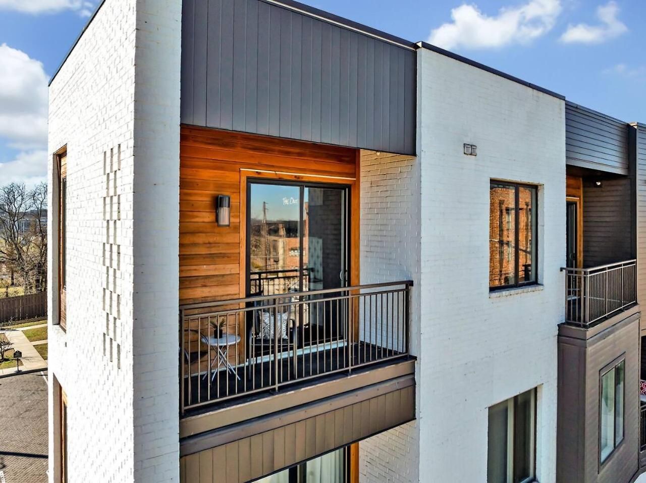 The Outlaw In Downtown By Nautical * Nashville