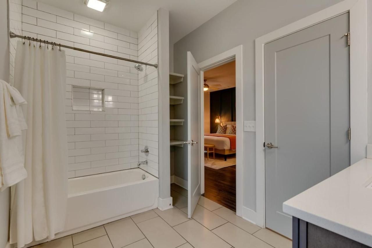 Luxury Townhome! Rooftop-game Room! Near Broadway! * Nashville
