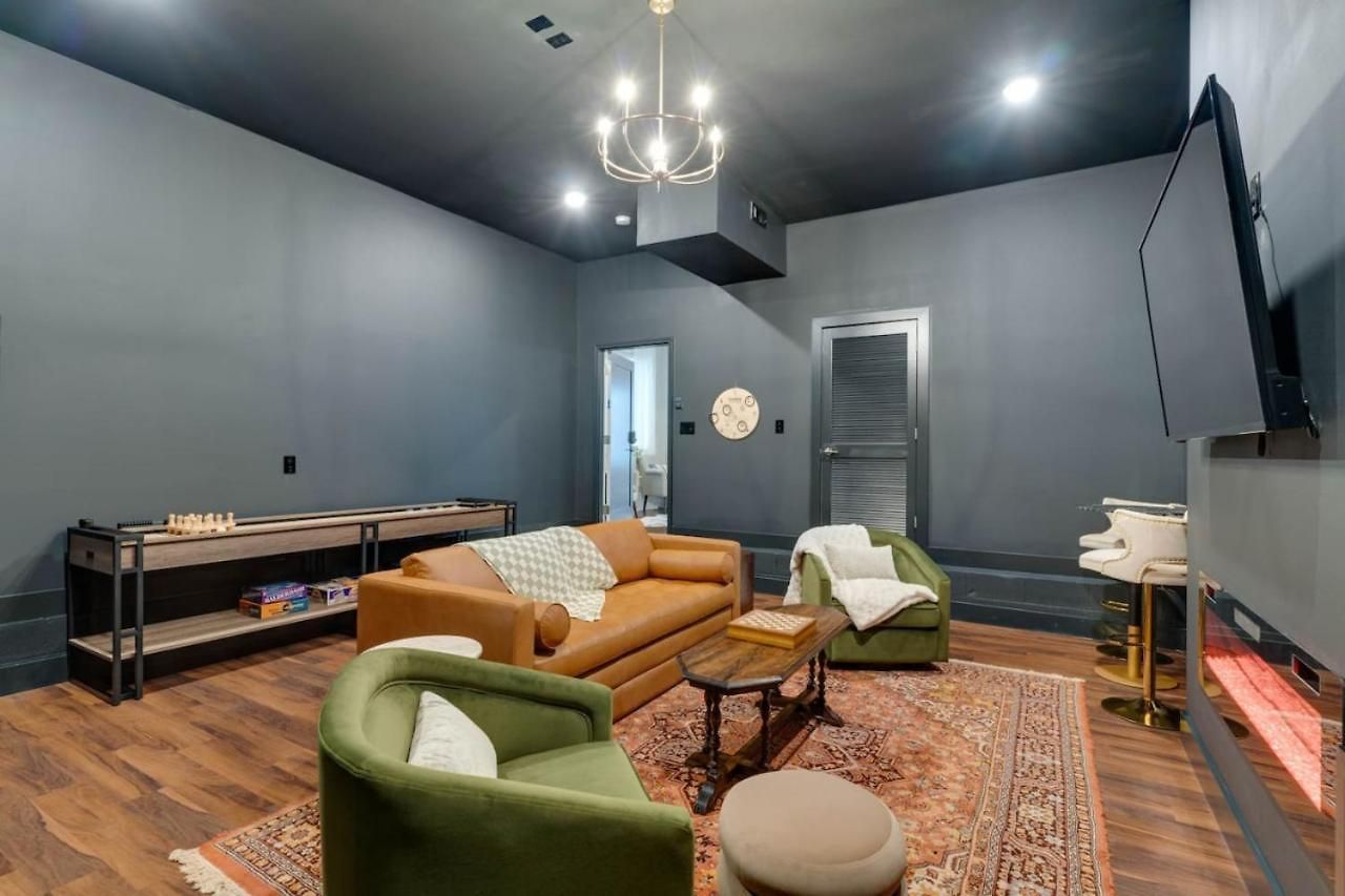 Holiday home Luxury Townhome! Rooftop-game Room! Near Broadway!
