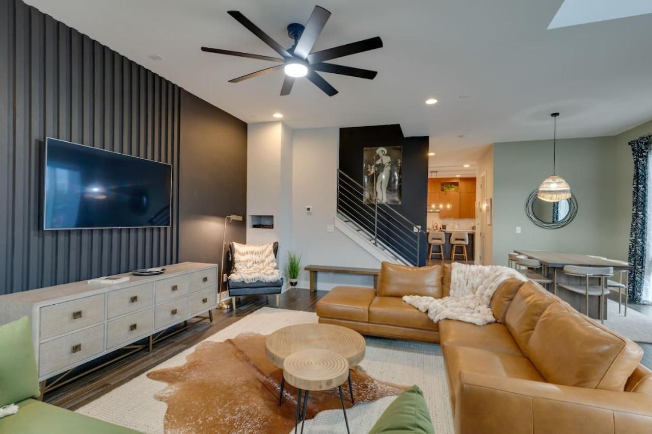 Luxury Townhome! Rooftop-game Room! Near Broadway! Holiday home *