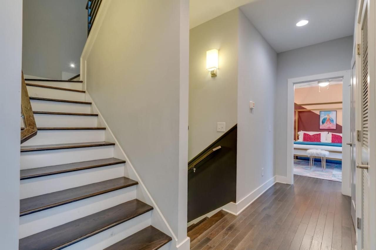 Luxury Townhome! Rooftop-game Room! Near Broadway! *