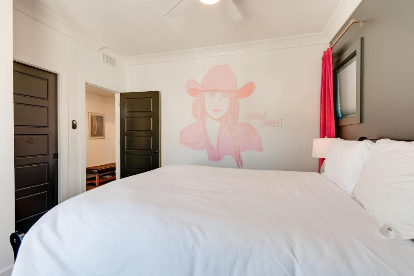 Mural The Gulch Townhome Near Broadway | Sleeps 12 Holiday home Nashville