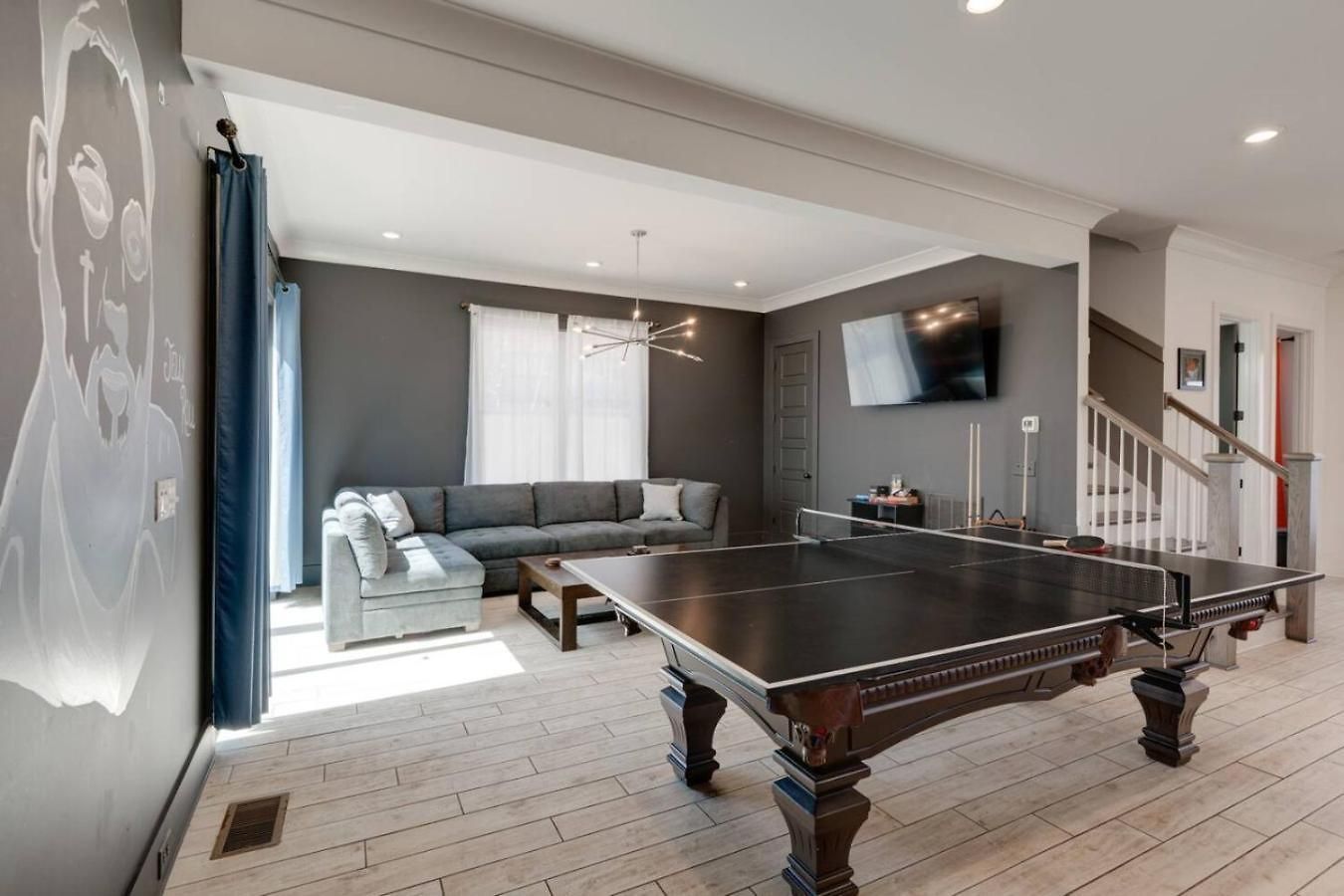 Mural The Gulch Townhome Near Broadway | Sleeps 12 *