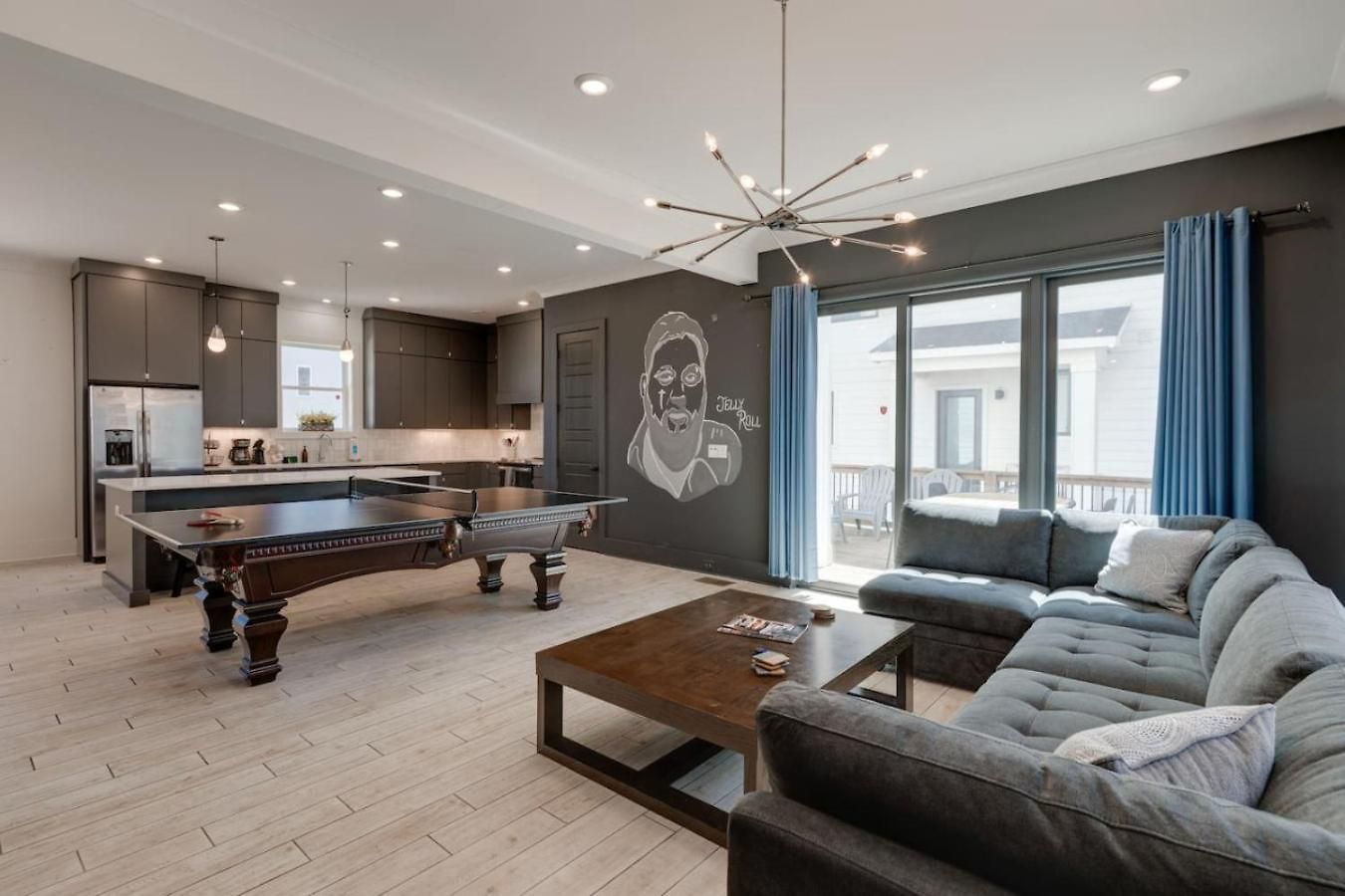 Mural The Gulch Townhome Near Broadway | Sleeps 12