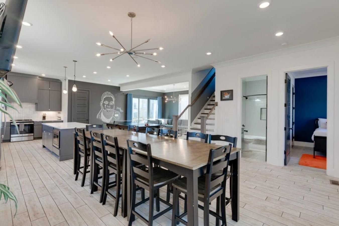 Mural The Gulch Townhome Near Broadway | Sleeps 12 Holiday home