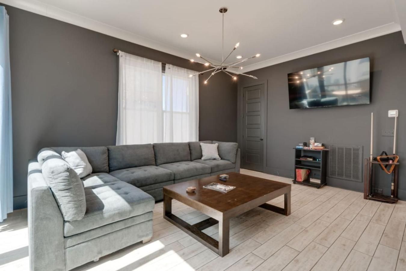 Mural The Gulch Townhome Near Broadway | Sleeps 12 * Nashville