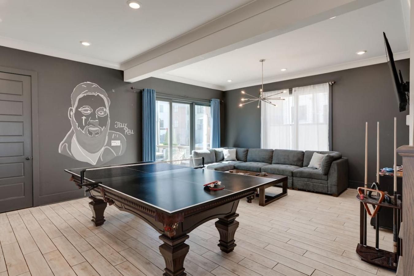 Mural The Gulch Townhome Near Broadway | Sleeps 12 Holiday home *