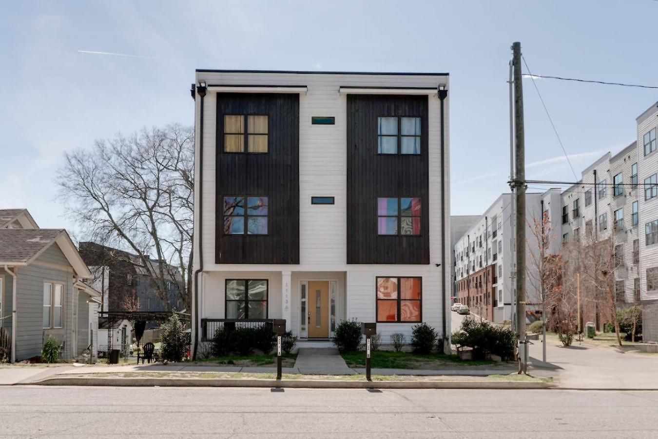 Mural The Gulch Townhome Near Broadway | Sleeps 12 Holiday home Nashville