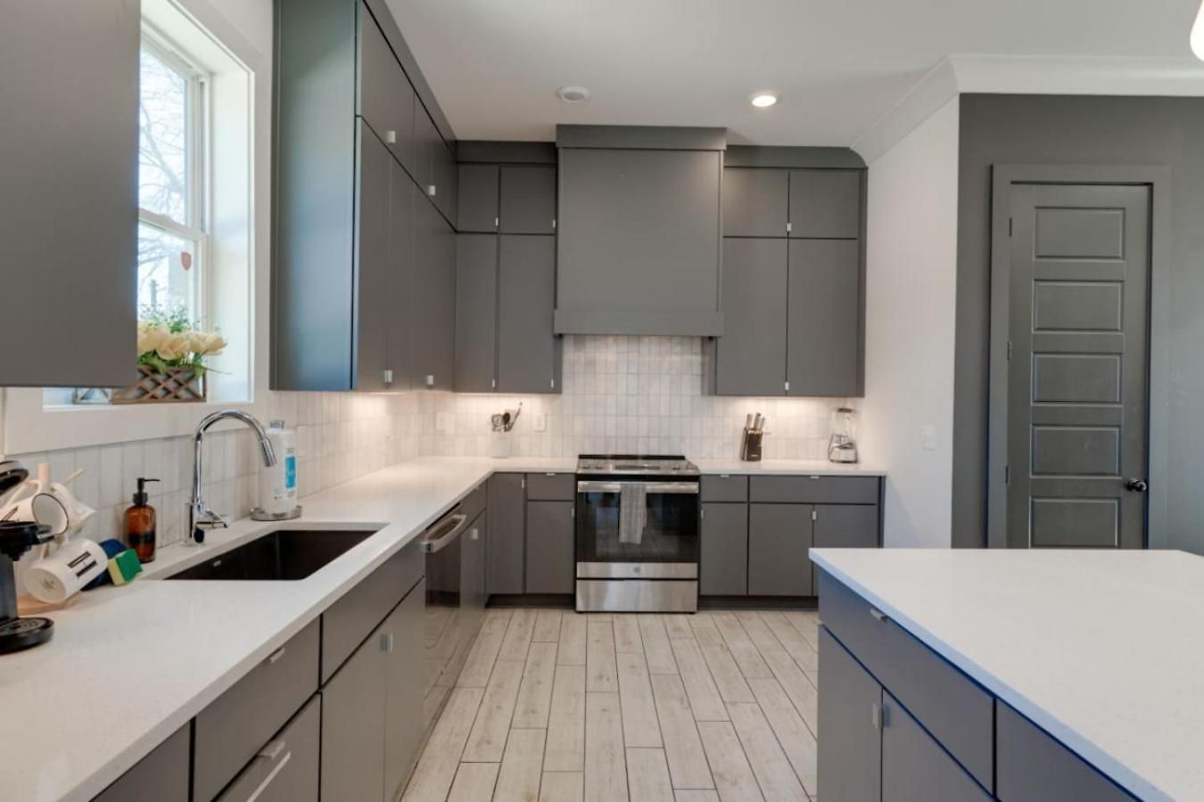 Mural The Gulch Townhome Near Broadway | Sleeps 12 Holiday home