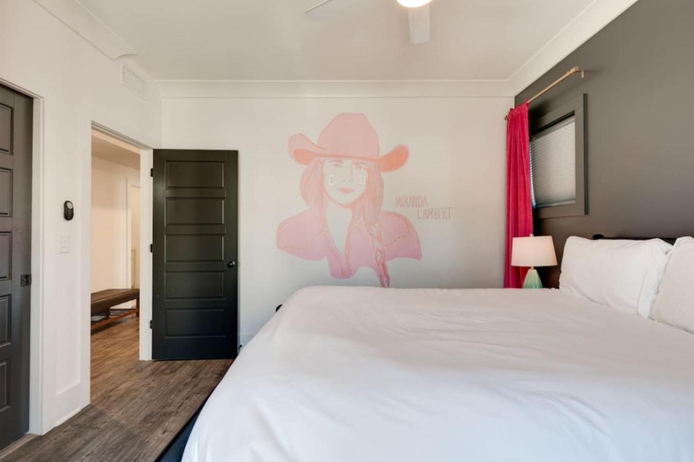 Mural The Gulch Townhome Near Broadway | Sleeps 12 Holiday home Nashville