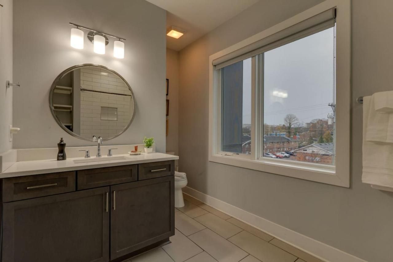 Holiday home Luxury Townhome! Rooftop-game Room! Near Broadway!