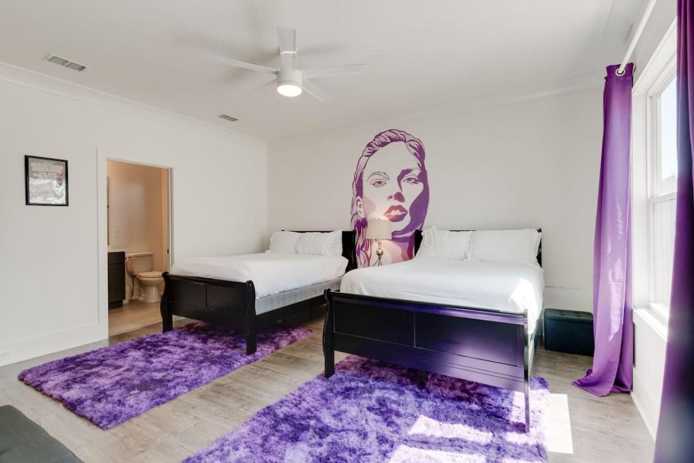 Holiday home Mural The Gulch Townhome Near Broadway | Sleeps 12