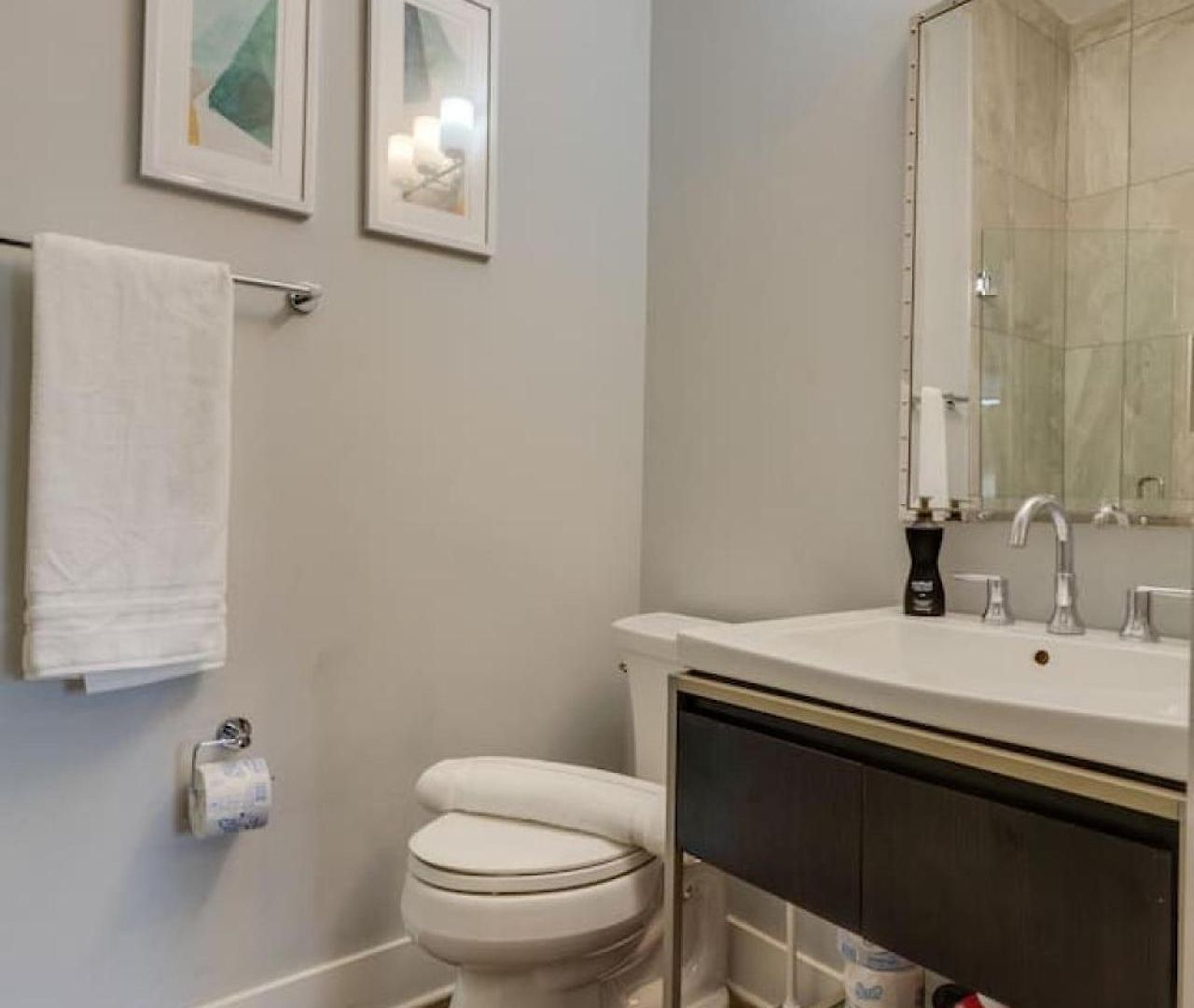Holiday home Luxury Townhome! Rooftop-game Room! Near Broadway! Nashville