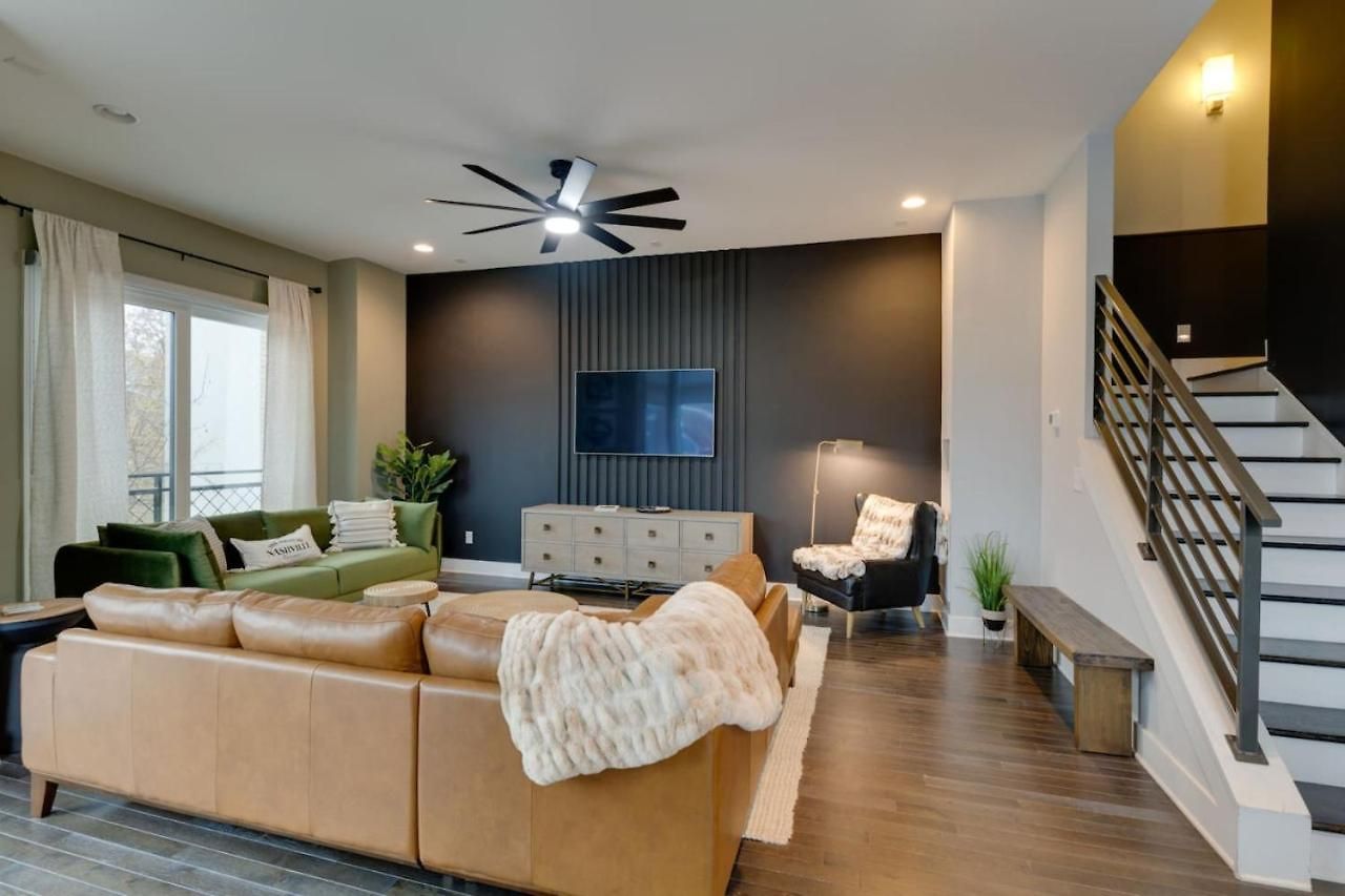 Luxury Townhome! Rooftop-game Room! Near Broadway! Holiday home *