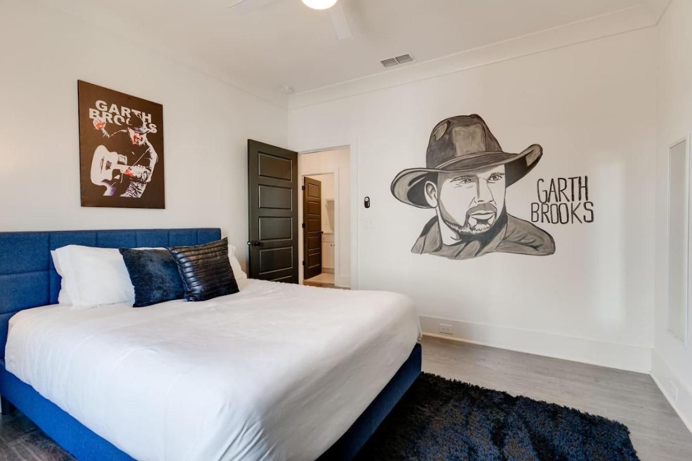 Mural The Gulch Townhome Near Broadway | Sleeps 12 *