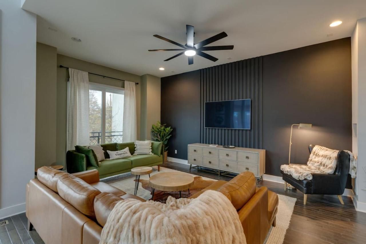 Luxury Townhome! Rooftop-game Room! Near Broadway! Holiday home *