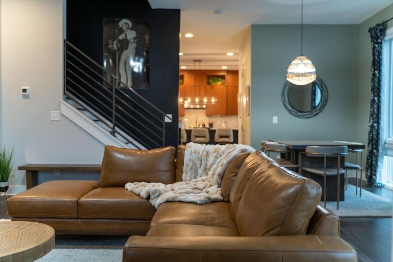 Luxury Townhome! Rooftop-game Room! Near Broadway! Nashville