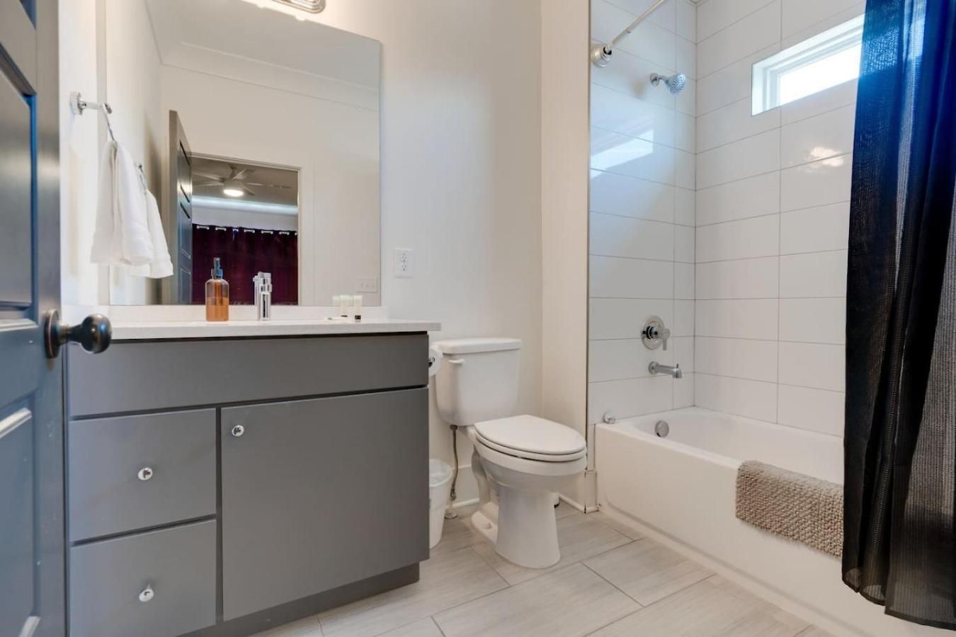 Holiday home Mural The Gulch Townhome Near Broadway | Sleeps 12 *