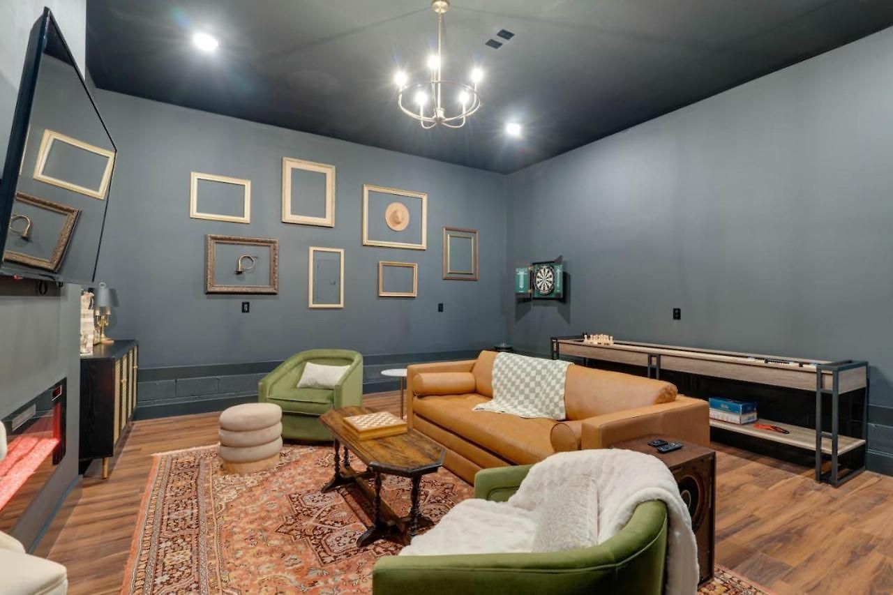 Luxury Townhome! Rooftop-game Room! Near Broadway!