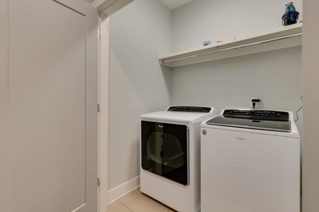 Luxury Townhome! Rooftop-game Room! Near Broadway! *