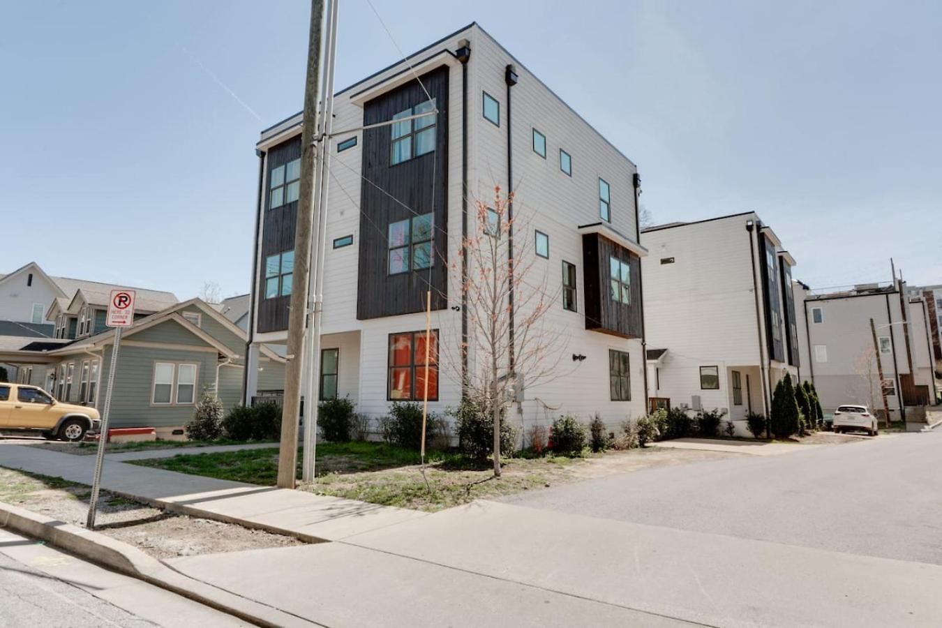 Mural The Gulch Townhome Near Broadway | Sleeps 12 Holiday home *