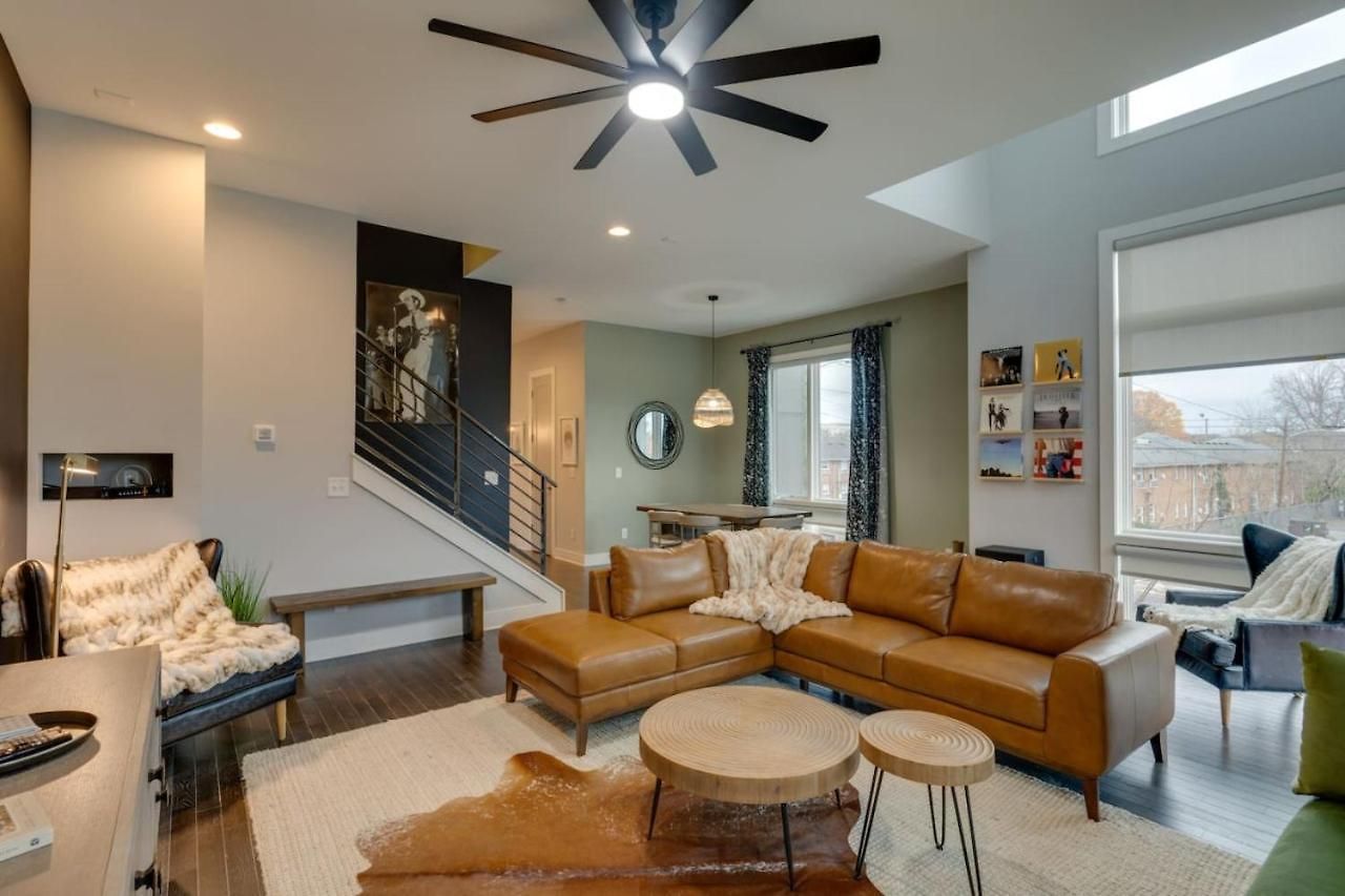 Holiday home Luxury Townhome! Rooftop-game Room! Near Broadway! Nashville