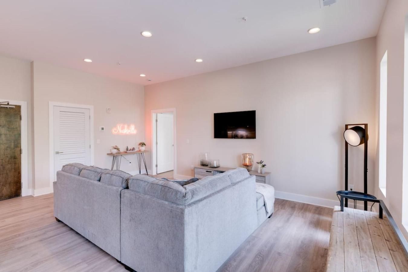 Prime West End 2br W, Sauna And Balcony Near Vandy!