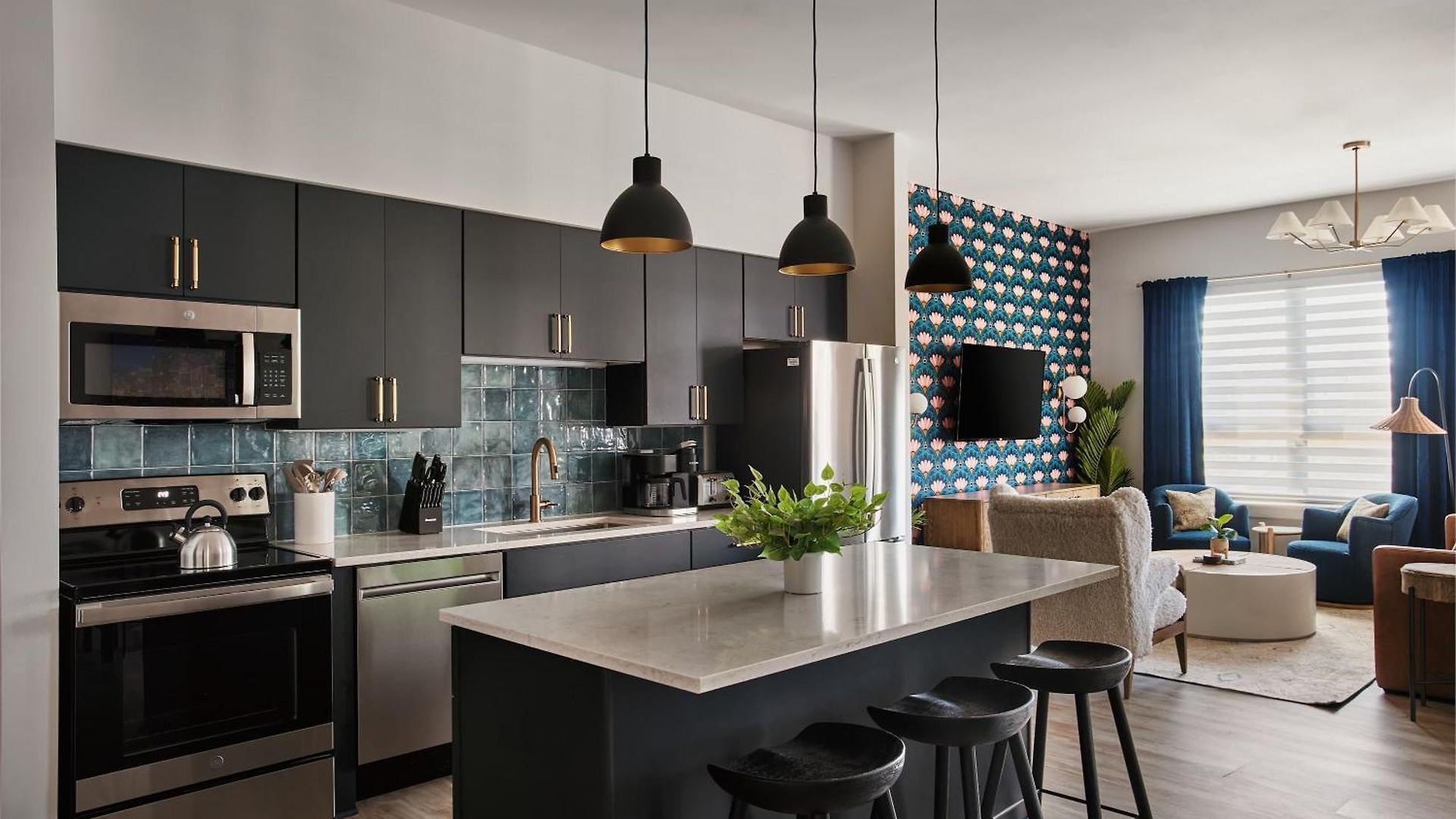 Modern Music Row With King & Queen Bedrooms + Private Balcony Pool & Fitness Center Walk To Rca B & Local Dining Under 2 Miles To Broadway Garage Parking Elevator Access 24 Hr Hospitality