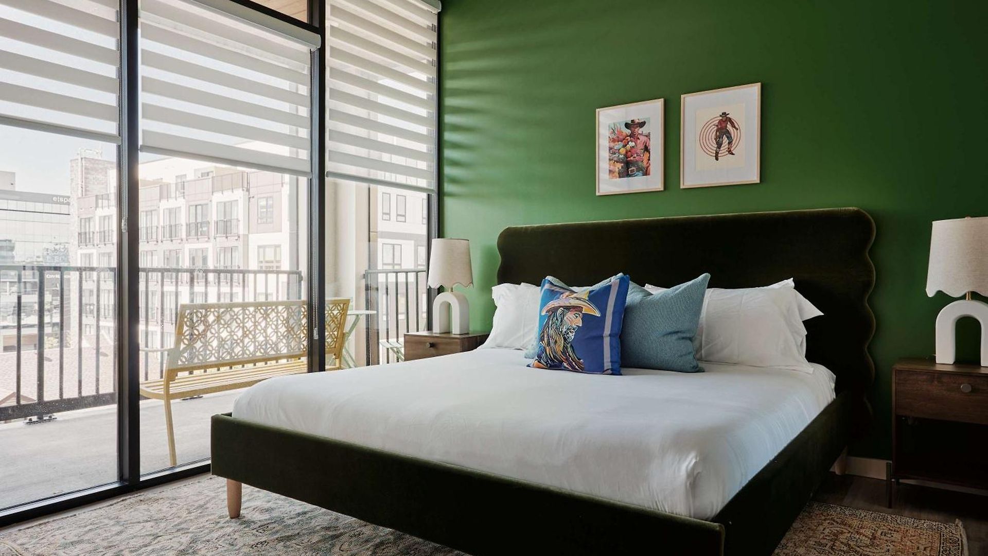 Modern Music Row With King & Queen Bedrooms + Private Balcony Pool & Fitness Center Walk To Rca B & Local Dining Under 2 Miles To Broadway Garage Parking Elevator Access 24 Hr Hospitality Nashville