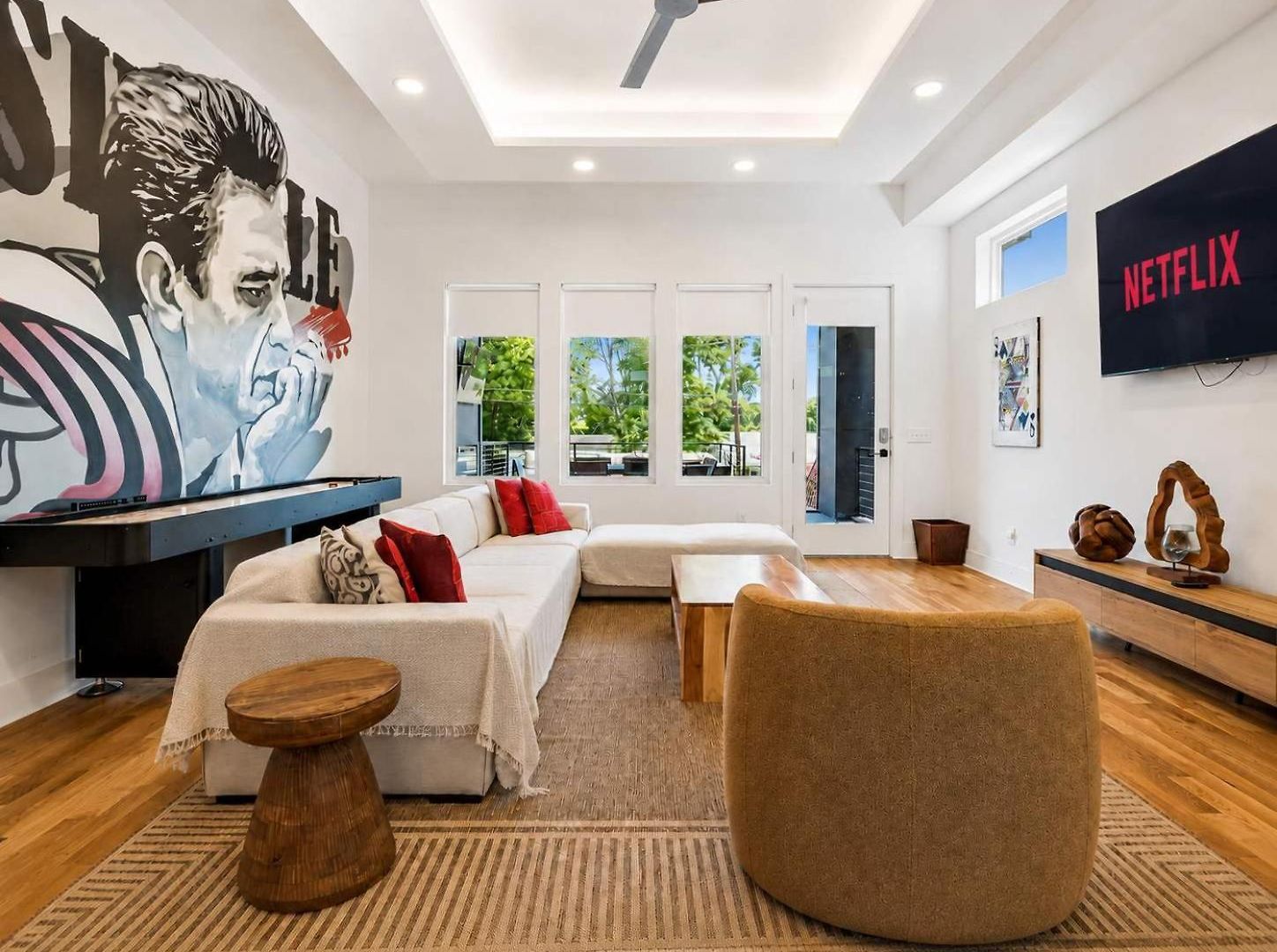 Stylish Multi-level Retreat Rooftop & Pool Table Holiday home Nashville