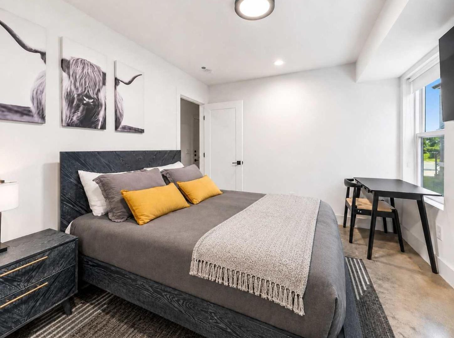 Stylish Multi-level Retreat Rooftop & Pool Table Holiday home *