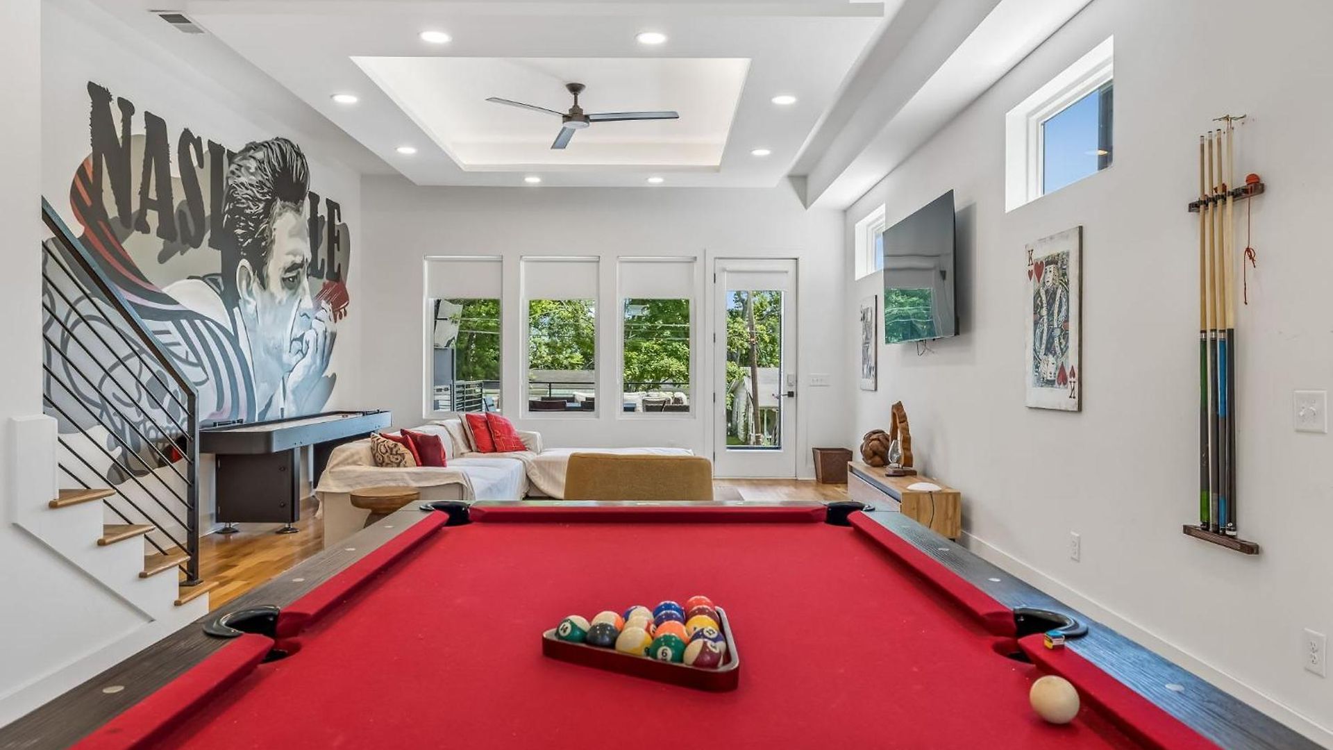 Stylish Multi-level Retreat Rooftop & Pool Table Nashville