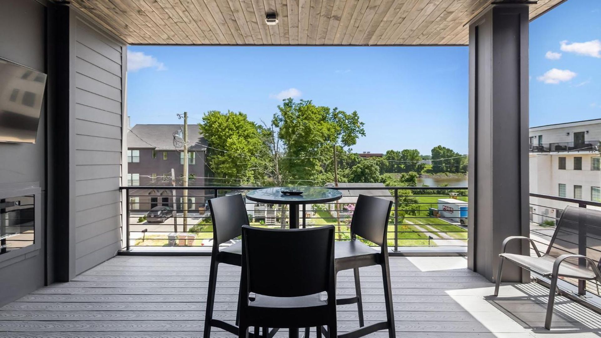 Stylish Multi-level Retreat Rooftop & Pool Table