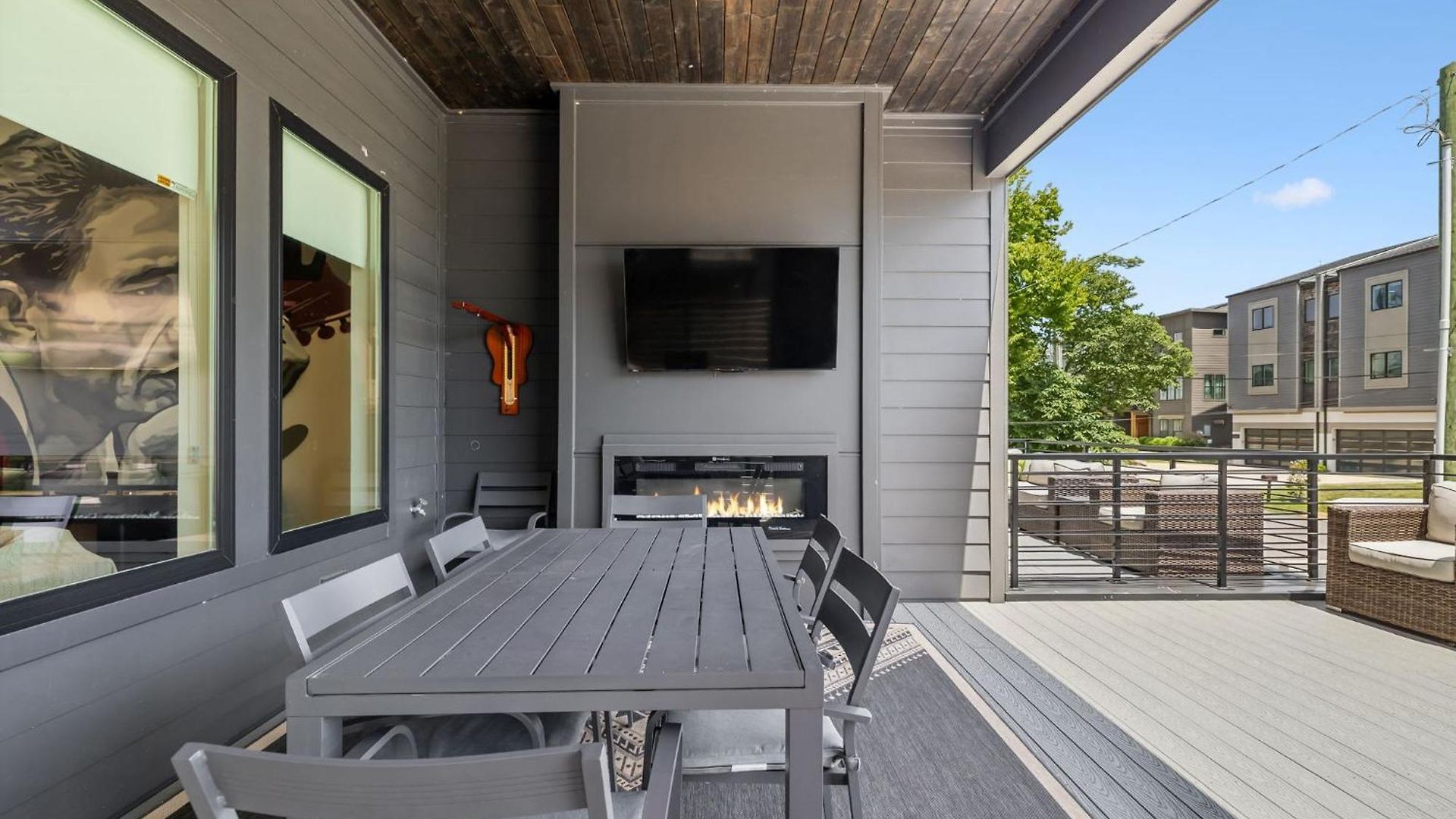 Stylish Multi-level Retreat Rooftop & Pool Table Nashville