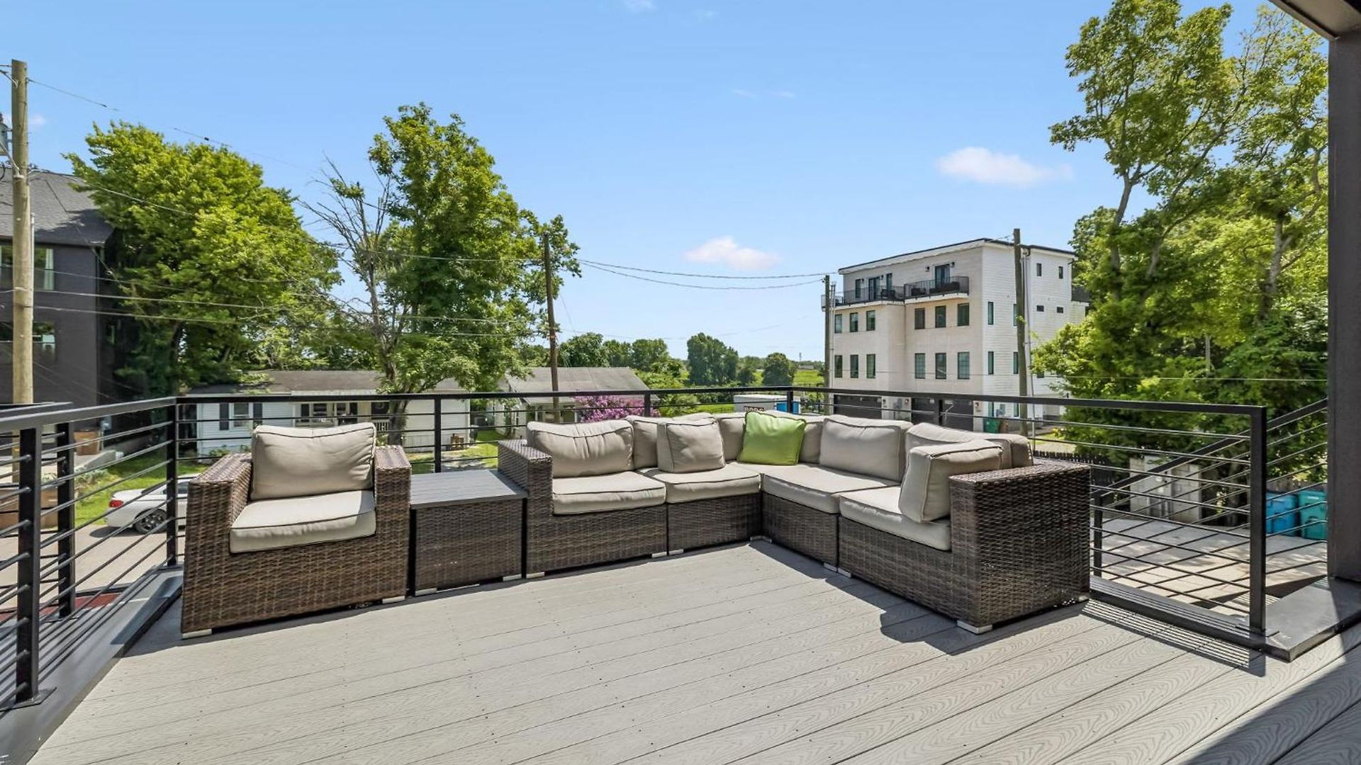 Stylish Multi-level Retreat Rooftop & Pool Table Nashville