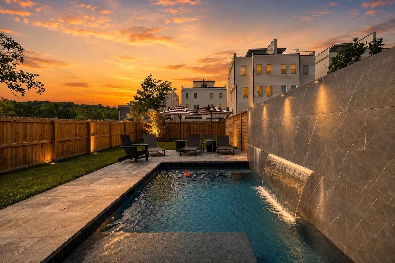 Stylish Multi-level Retreat Rooftop & Pool Table * Nashville