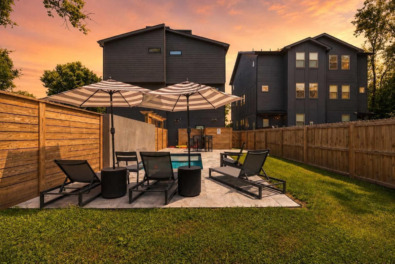 Holiday home Stylish Multi-level Retreat Rooftop & Pool Table