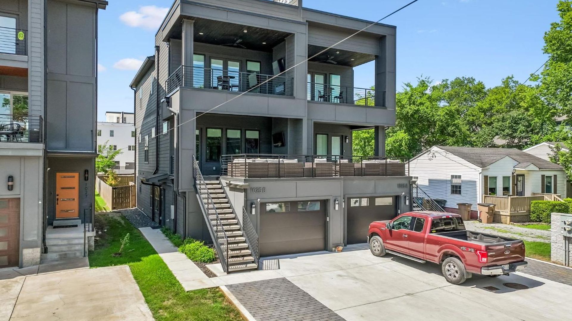 Stylish Multi-level Retreat Rooftop & Pool Table *
