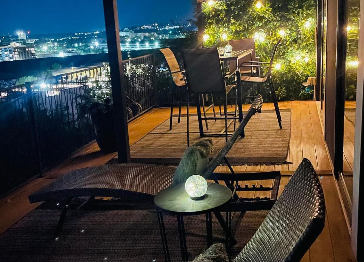 A Spacious With Amazing Views And Elevated Outdoor Spaces Holiday home *