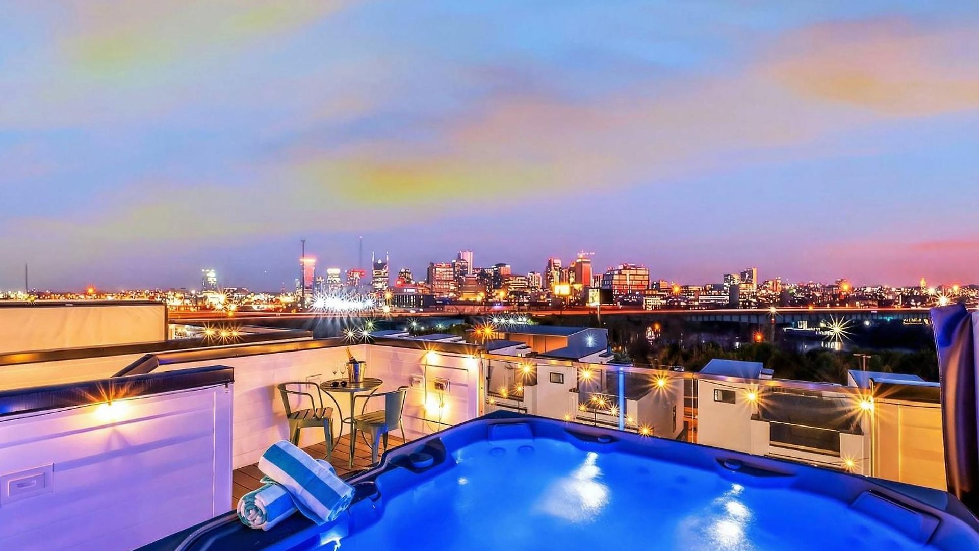 Taylor Swift Inspired Hot Tub Rooftop Deck Views Holiday home