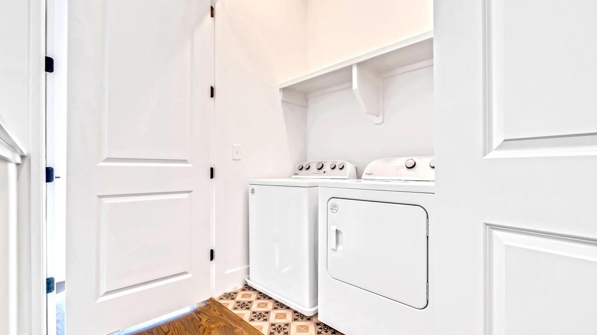 Taylor Swift Inspired Hot Tub Rooftop Deck Views Holiday home
