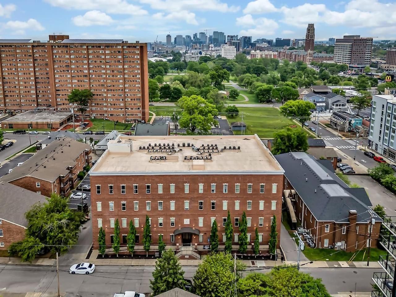 The Barrelhouse Loft In West End Near Vandy And Centennial Holiday home *