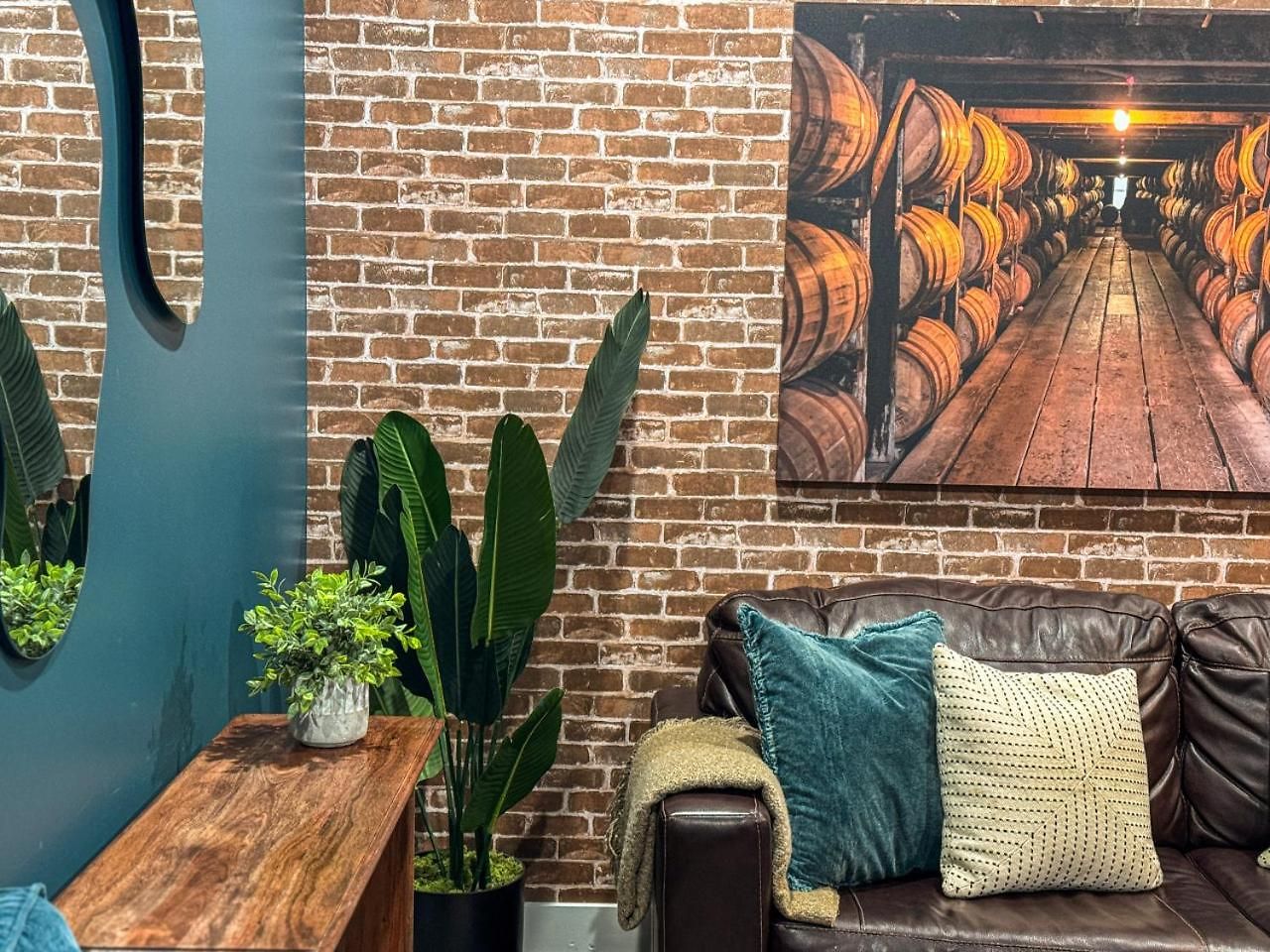 The Barrelhouse Loft In West End Near Vandy And Centennial Nashville