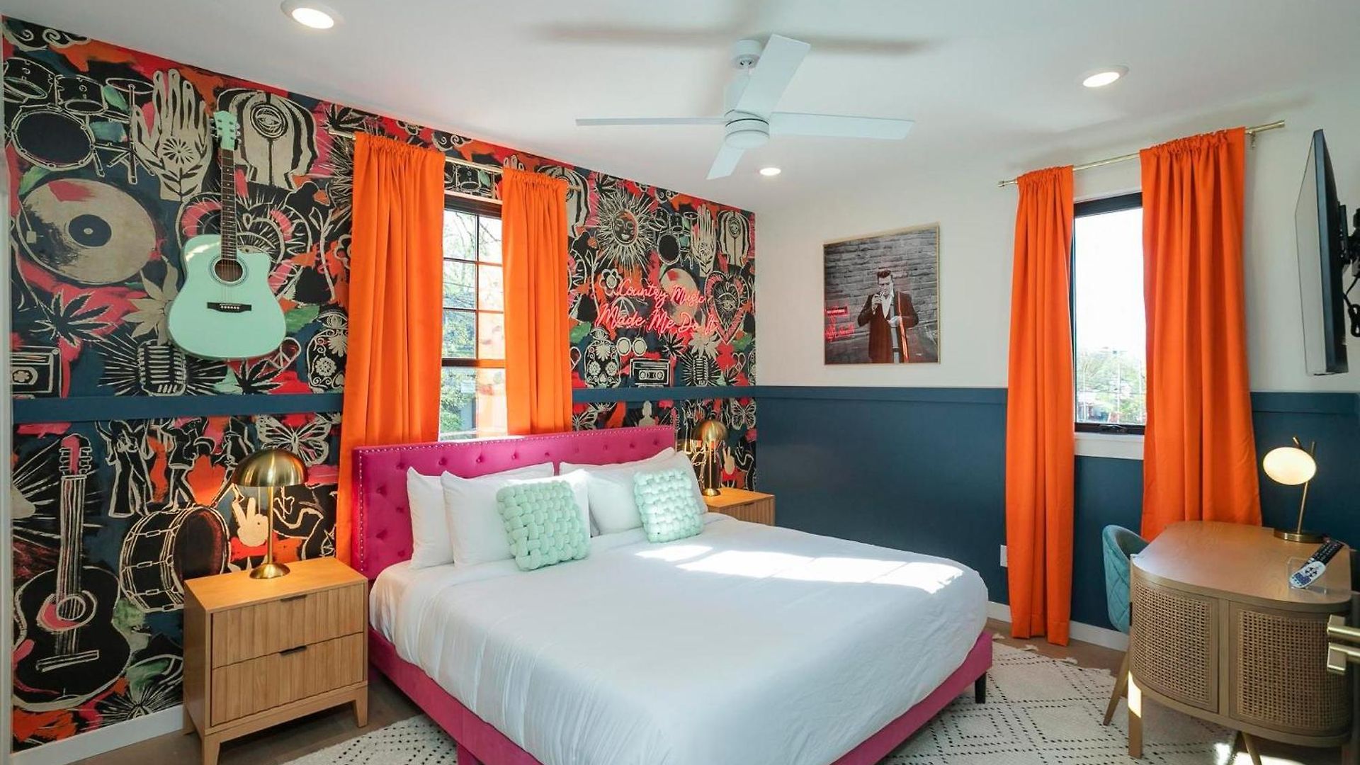 Giddy Up Hot Tub, 4 King Suites, Near Broadway * Nashville