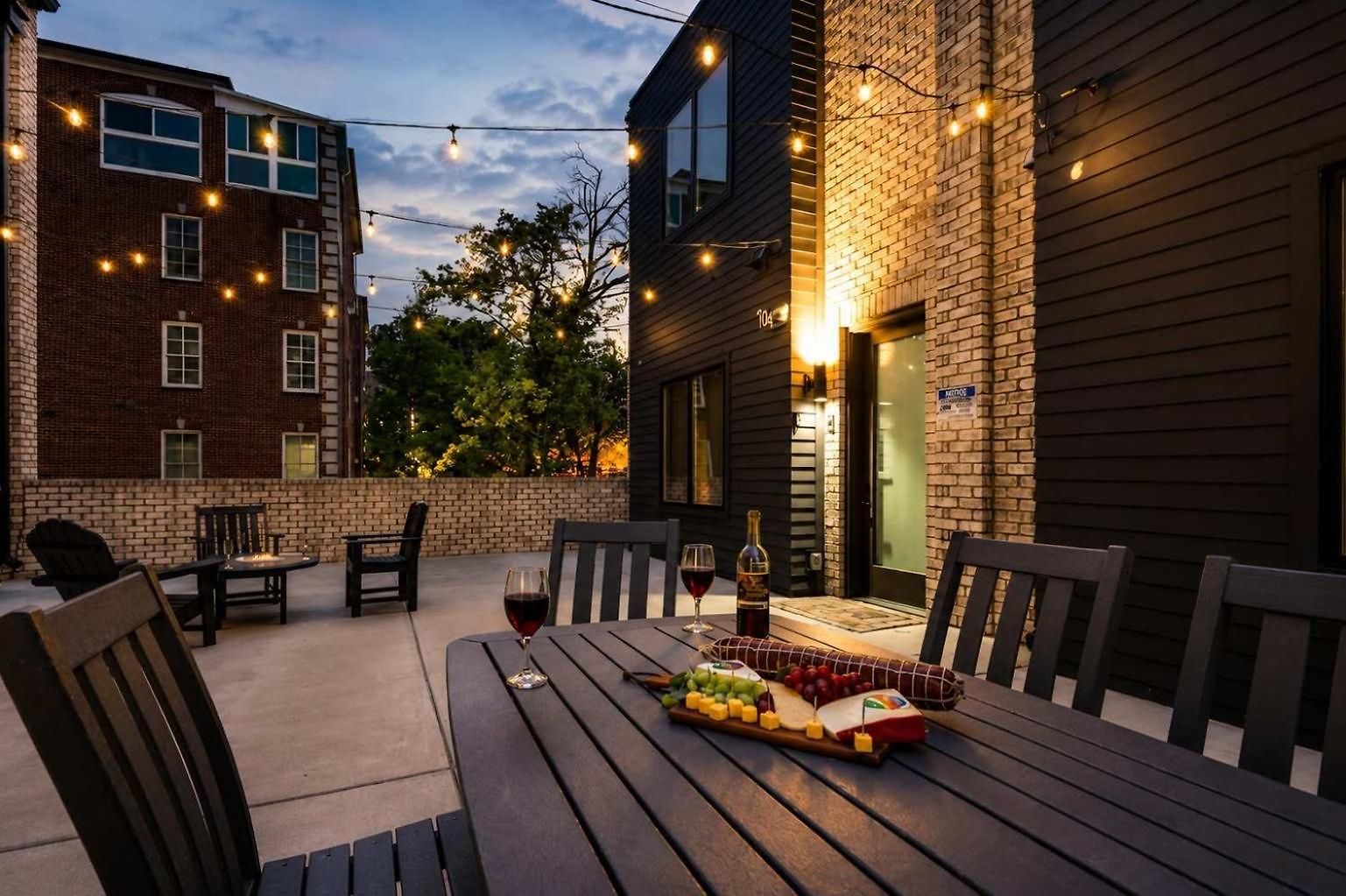 Holiday home Modern West End Oasis Rooftop Views Nashville