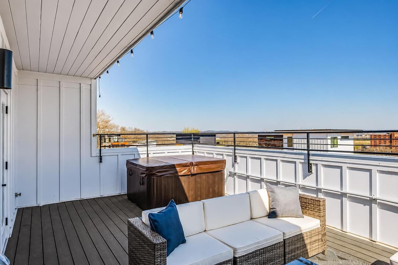 Retreat Rooftop Skyline & 12 Guests Holiday home *