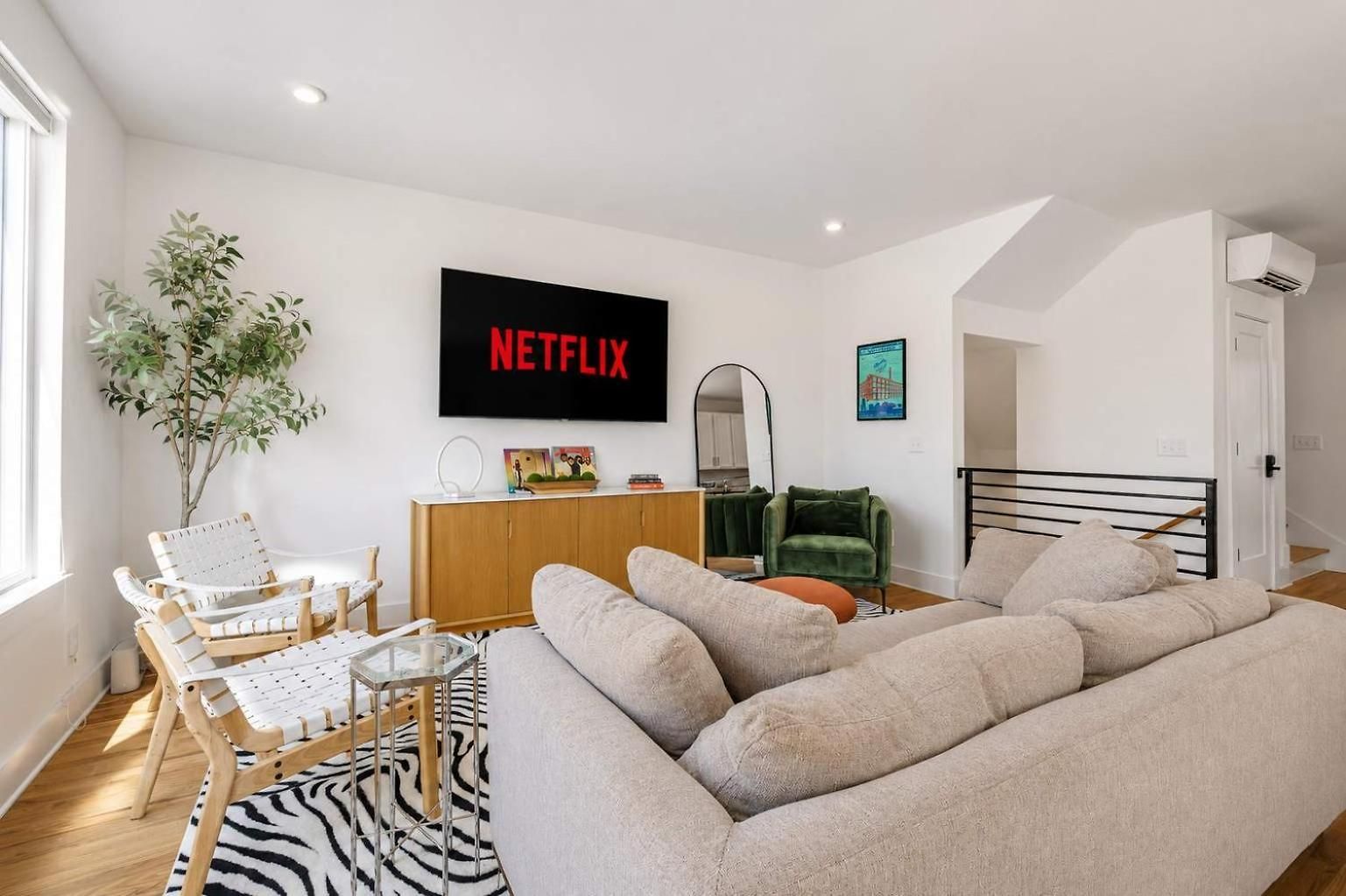 Townhouse With Rooftop & Modern Comfort Holiday home