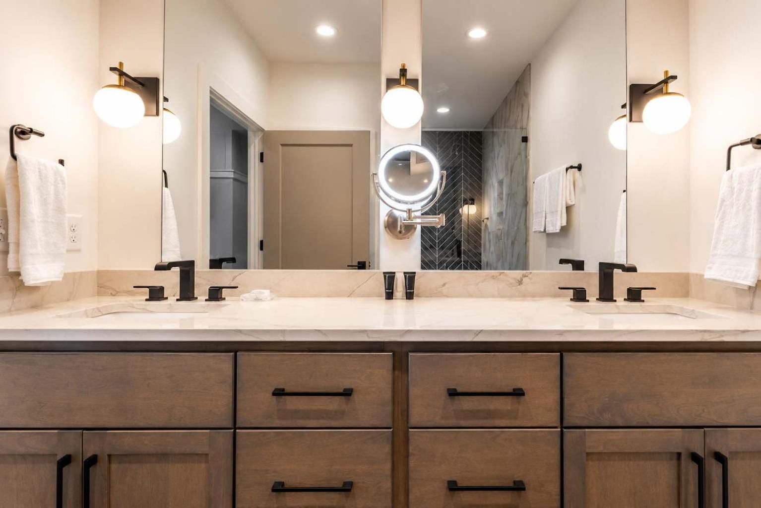 Two New Homes Sleeps Up To 24